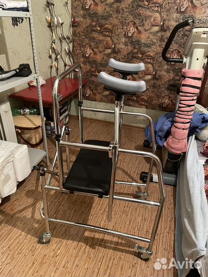 Ходунки подлокотные на 4 колесах