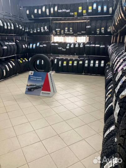 Kumho WinterCraft Ice WI31 215/70 R15 98T