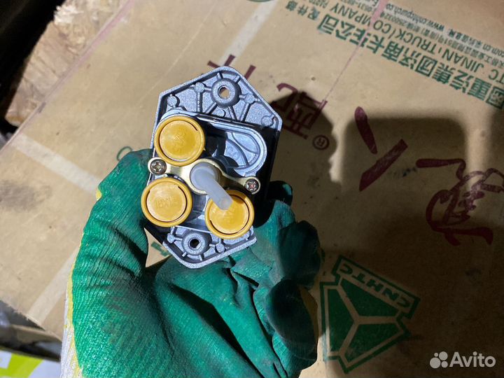 Кран ручного тормоза в кабине