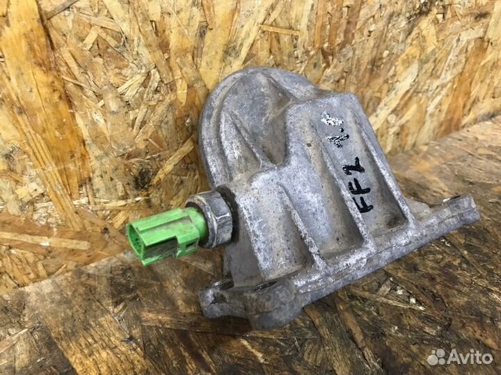 Кронштейн масляного фильтра Ford Focus 2 седан 1.8