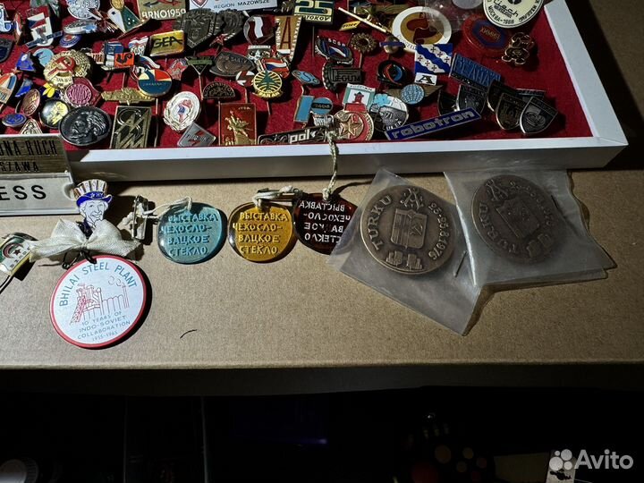 Большой набор значков западного зарубежья