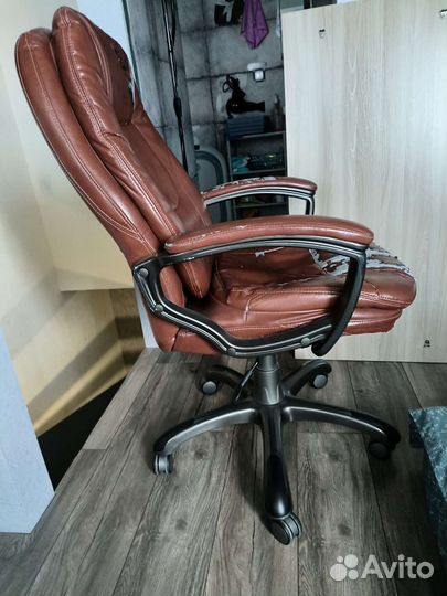 Кресло руководителя Бюрократ CH-868N