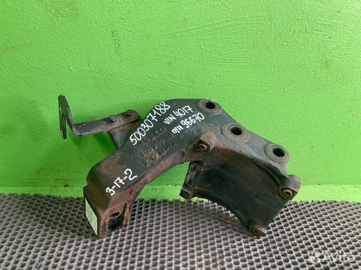 Кронштейн двигателя iveco stralis