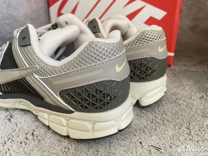 Кроссовки nike air zoom vomero 5