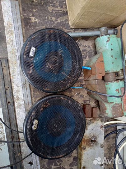 Акустические колонки в автомобили