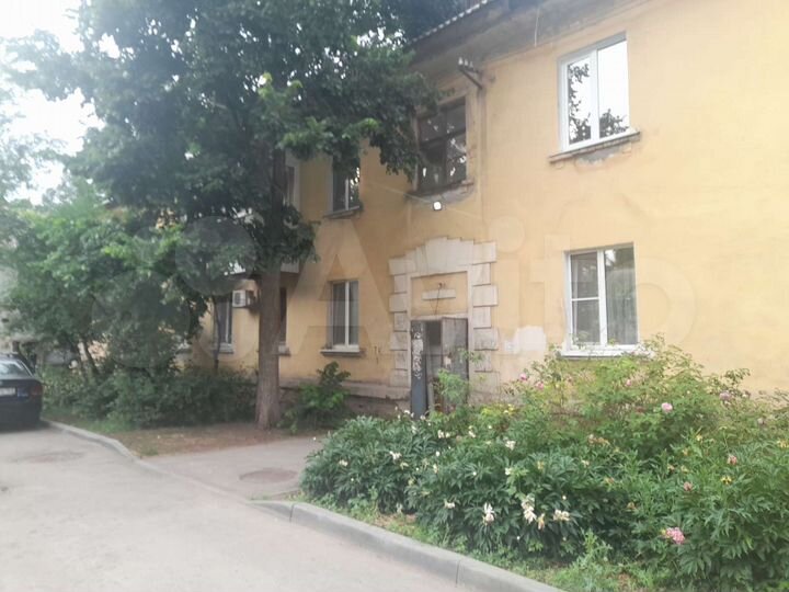 Комната 43 м² в 3-к., 1/2 эт.