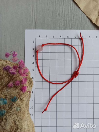 Нить с камнем