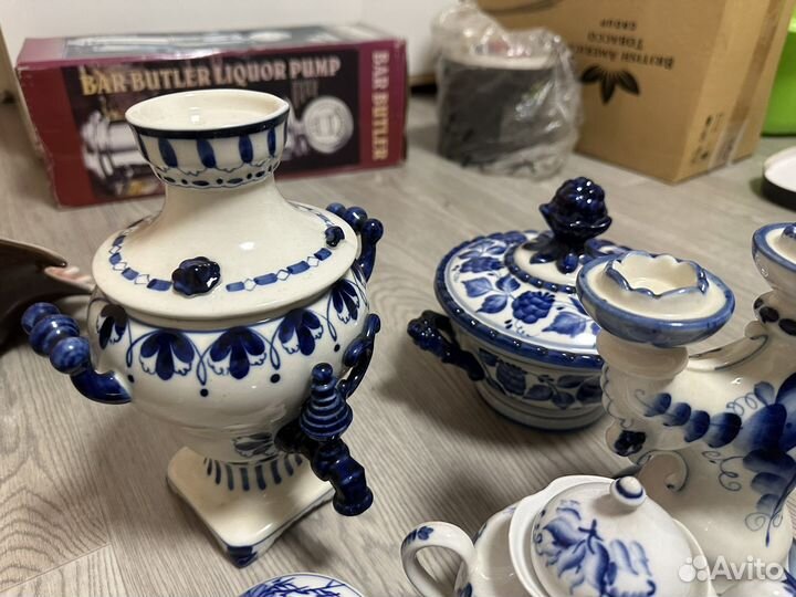 Гжель статуэтки, чайнк, сахарница и тд