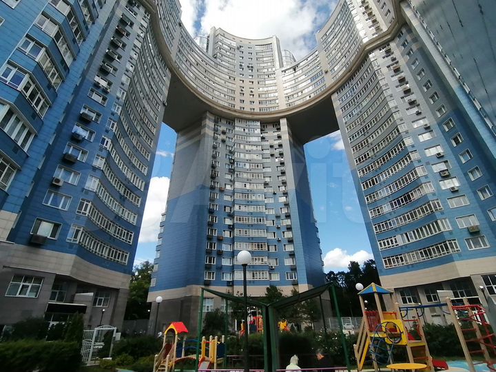 Сосновая 1, 738м2