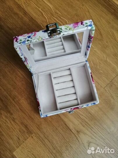 Шкатулка для украшений