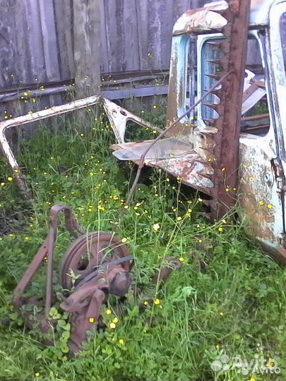 Разбираю трактора