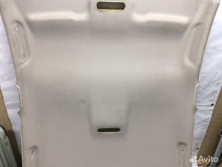 Обшивка потолка Меган 2 2005г