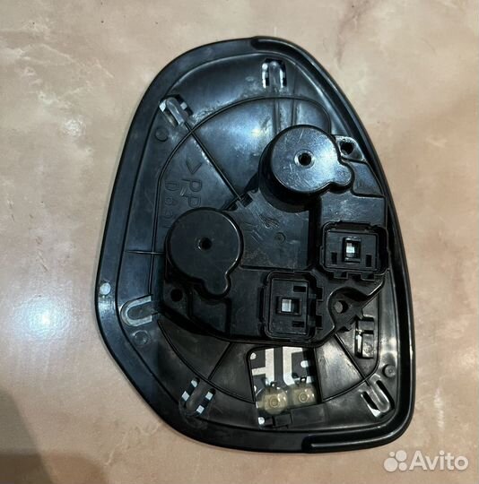 Зеркальный элемент mazda 3 (правый)