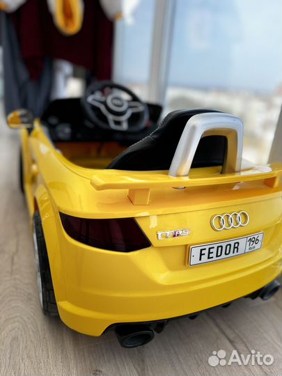 Детский электромобиль audi tt rs