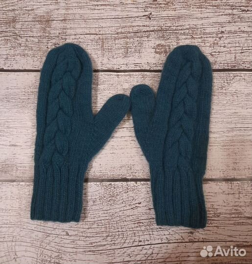 Комплект(шапка, манишка,перчатки, варежки)