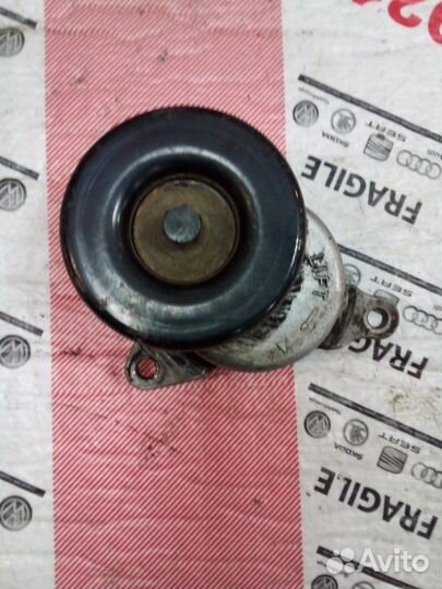 Натяжитель ручейкового ремня Ford Mondeo 1993-2000