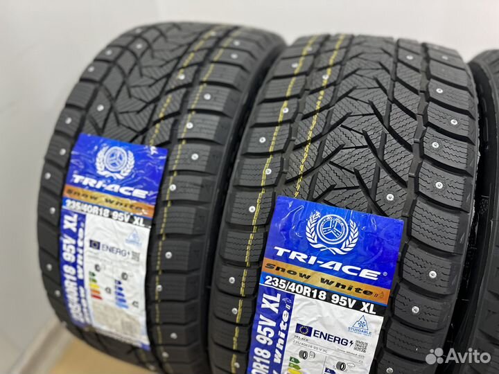 Tri Ace Snow White II Stud 235/40 R18 95V