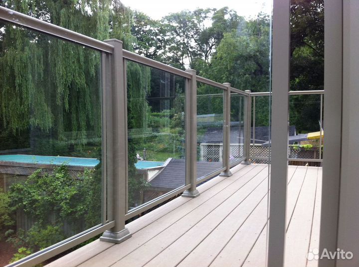 Стеклянное ограждение балкона