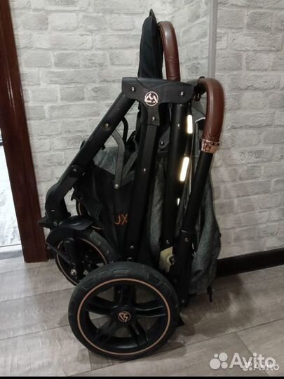 Прогулочная коляска luxmom