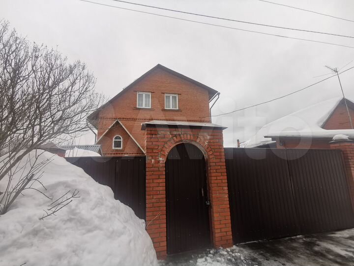 Дом 225,9 м² на участке 15 сот.