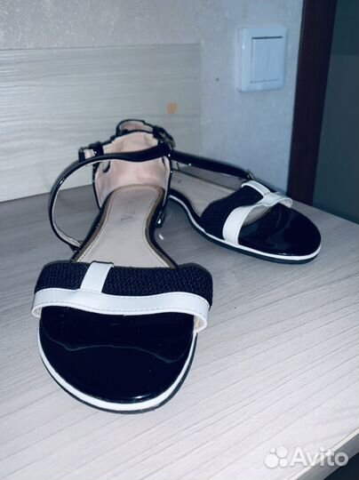 Босоножки женские