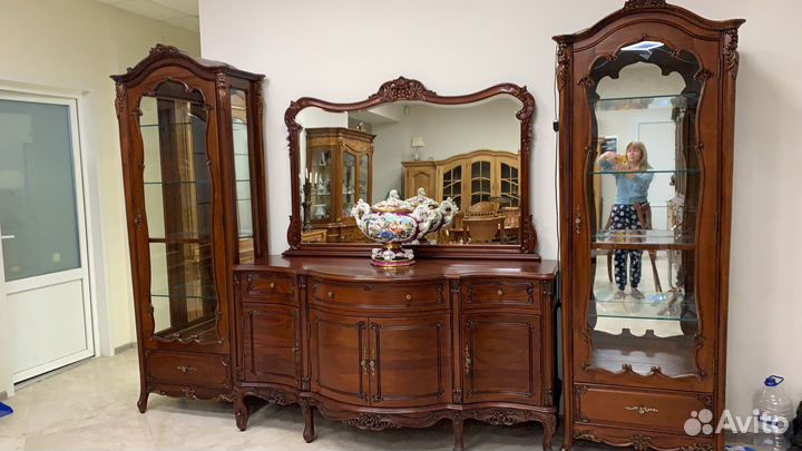 Комплект Румыния. Красное дерево. Резьба