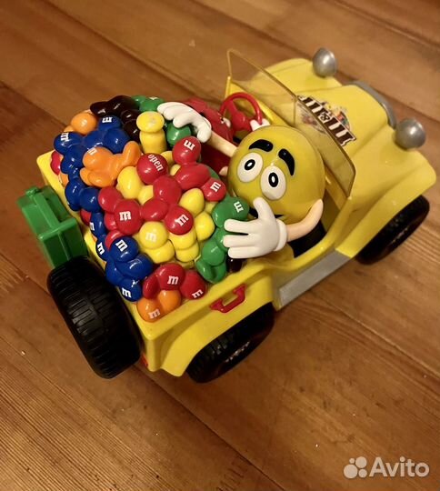 Игрушка машинка M&M's эмэмдемс