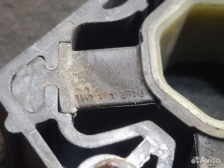 Крепление радиатора Skoda Octavia 2 (A5) 2011