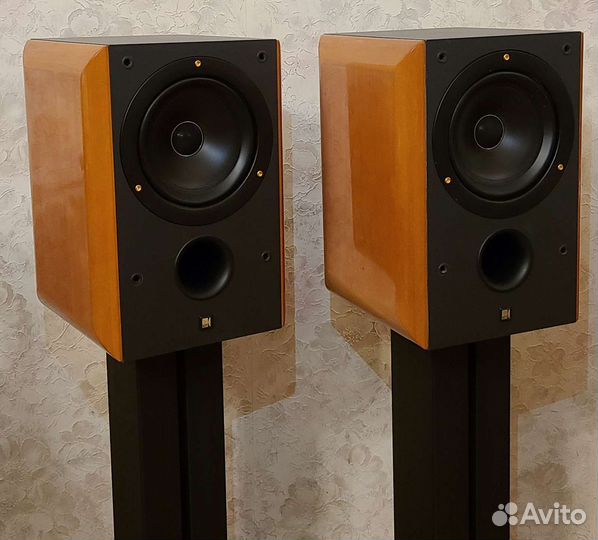 Kef RDM2 Reference / Monitor / Bookshelf Speakers