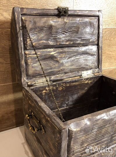 Сундук деревянный