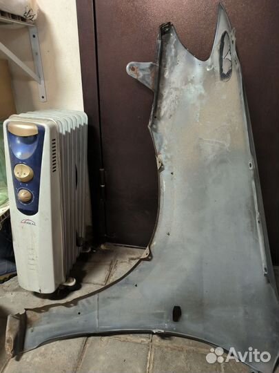 Крыло переднее правое битое outlander 2005