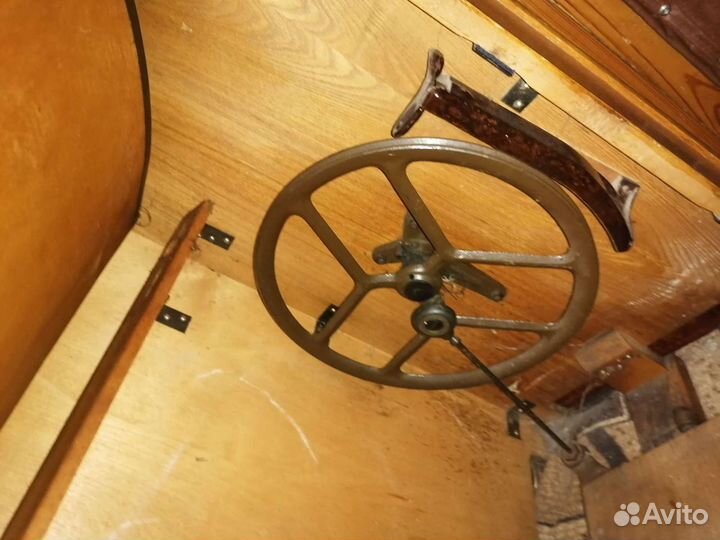 Швейная машинка чайка 143