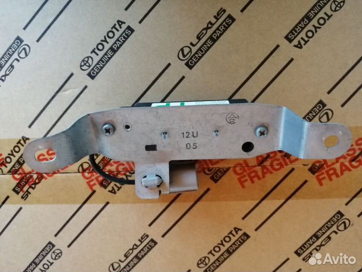 Антенна toyota Land Cruiser 200