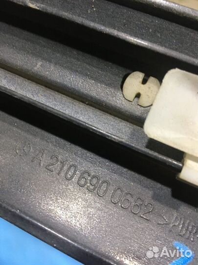 Молдинг двери задней правой мерседес Е210