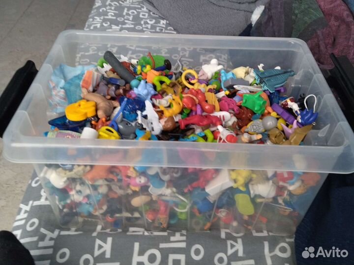 Коллекция игрушек из киндера