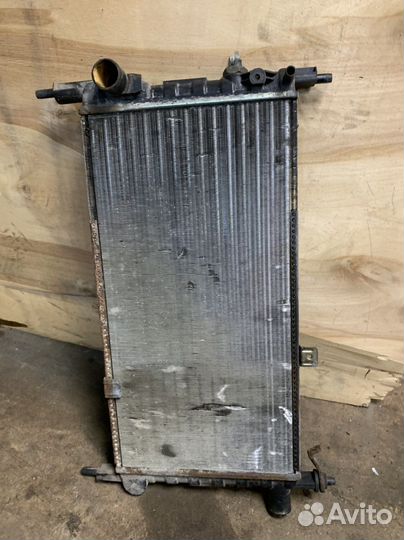 Радиатор охлаждения Opel Kadett E