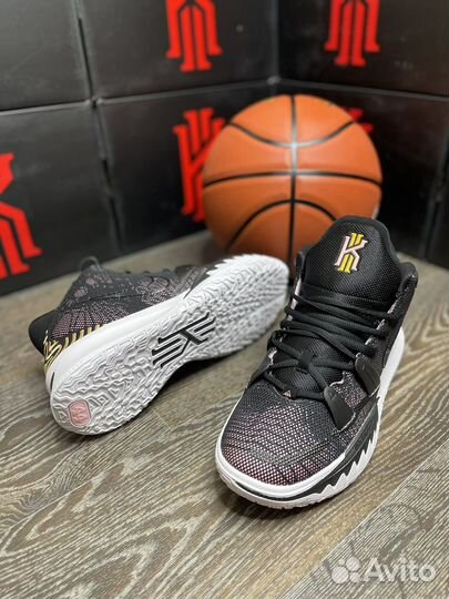 Баскетбольные кроссовки Nike Kyrie 7