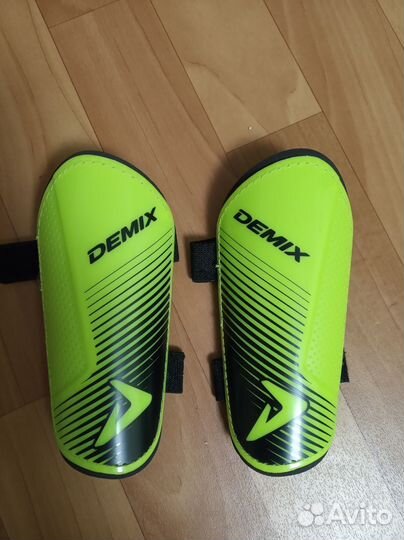 Футбольные щитки