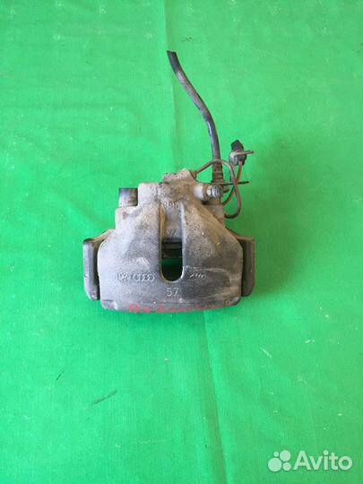 Суппорт тормозной перед правый Skoda Superb 2001-0