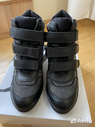 Сникерсы Nine West