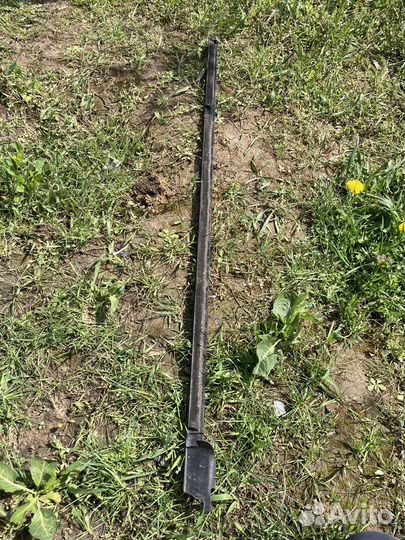 Молдинг стекла задней правой двери Skoda rapid