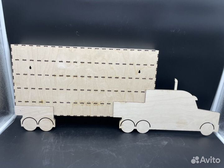 Полка для хранения машинок из дерева