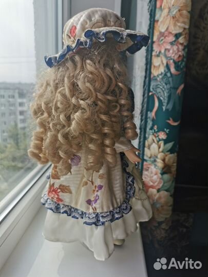 Кукла фарфоровая коллекционная
