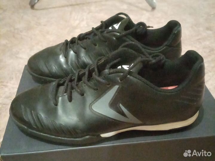 Футбольные бутсы сороконожки 39 размер