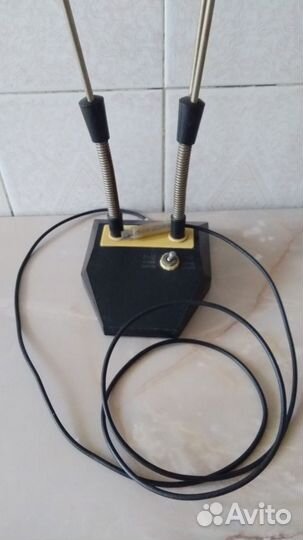 Антенна телевизионная комнатная