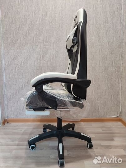 Компьютерное кресло игровое с массажем. Новое