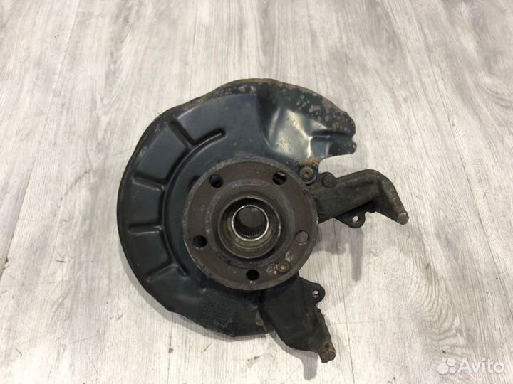 Кулак поворотный передний правый Volkswagen Polo 5