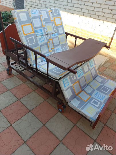 Кровать для лежачих больных с туалетом