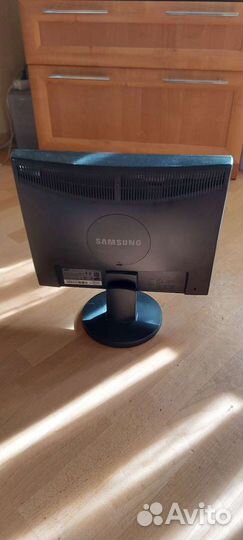 Монитор Samsung SyncMaster 943N