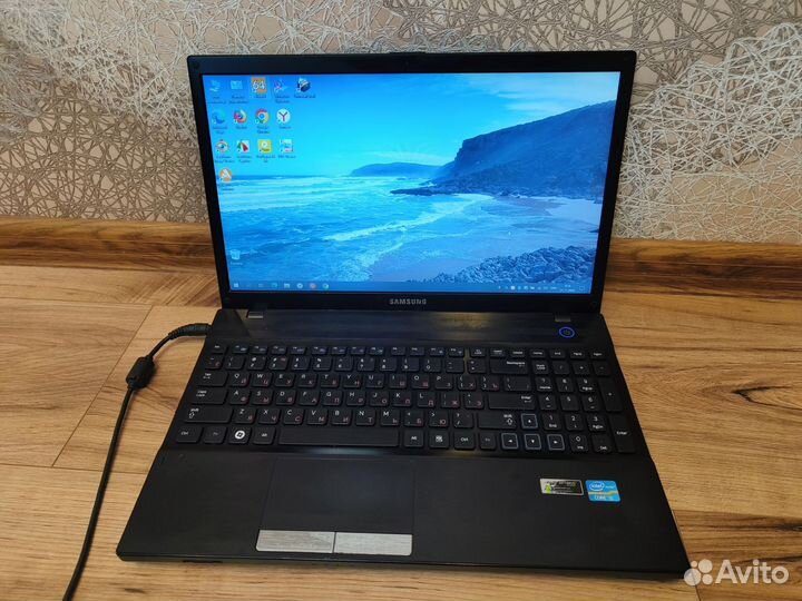 Ноутбук Samsung np300v5a i5/4/GT520mx 1gb/512